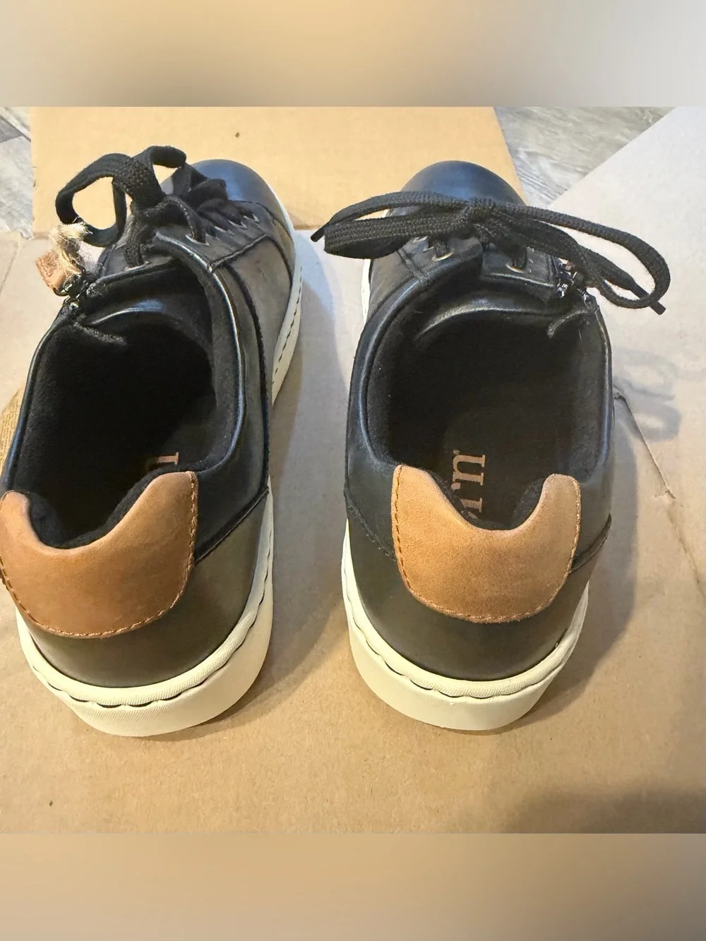 NWT- Women’s Born Moxie Zip Sneaker / 9